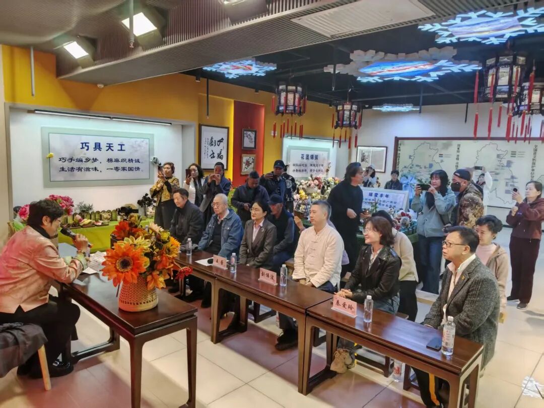 【今日爱民】“巧手承百年·布艺绘龙江”姜春满族手工布艺作品展开展